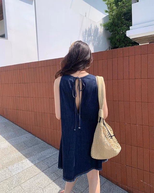 Váy hở lưng dáng suông Váy hở lưng dáng suông