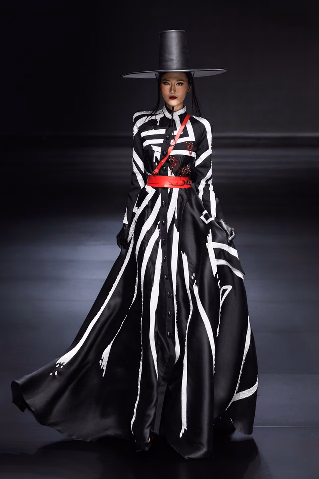 Dấu ấn thời trang Haute Couture Pháp trên sàn diễn Việt Thiết kế Haute Couture tinh xảo của Julien Fournié