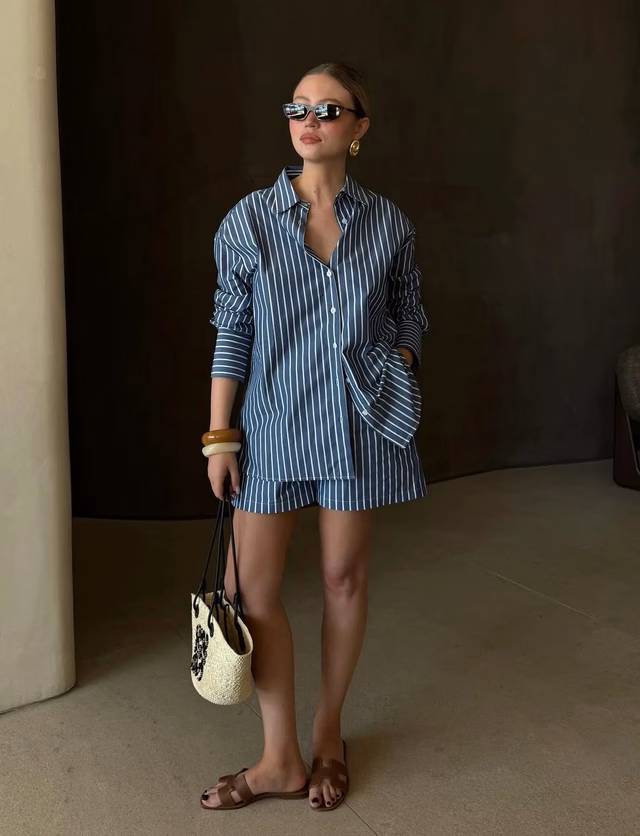Áo sơ mi và quần shorts Áo sơ mi và quần shorts