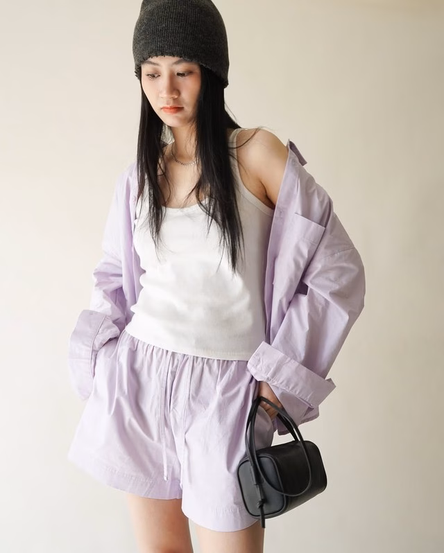 Áo ba lỗ cut out Áo ba lỗ cut out và quần shorts