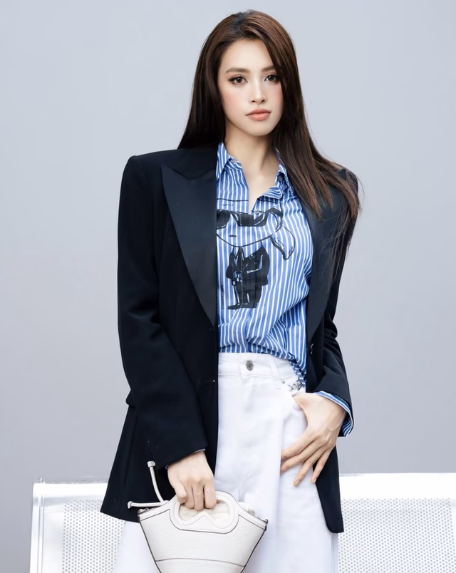 Áo sơ mi kẻ sọc xanh dương Áo sơ mi kẻ sọc xanh dương