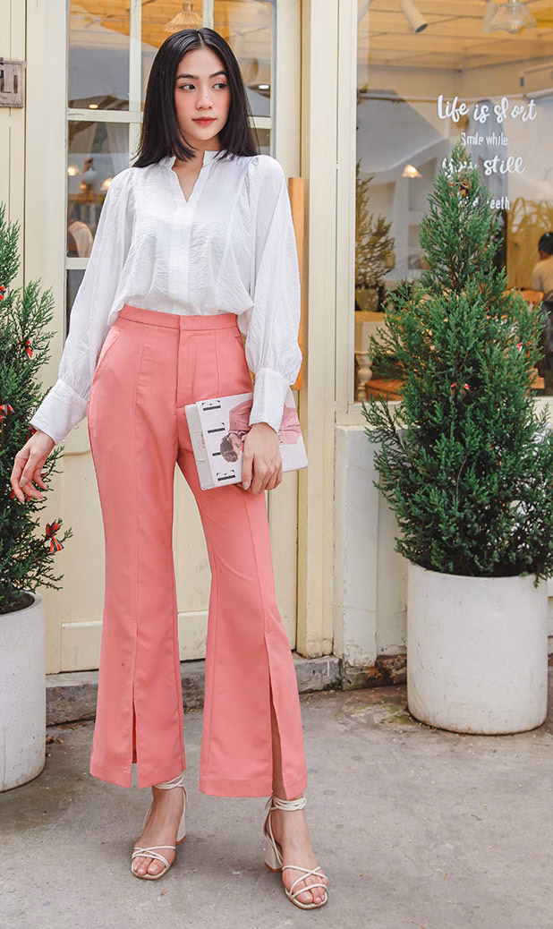 Quần ống loe cạp cao xẻ tà Quần ống loe cạp cao xẻ tà và cardigan