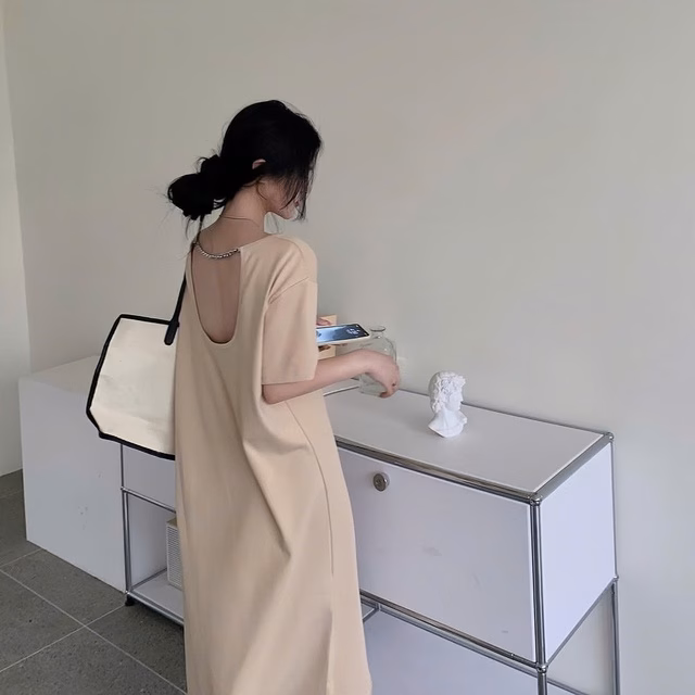 Váy hở lưng dáng suông Váy hở lưng dáng suông