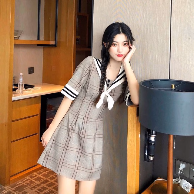 Váy liền thủy thủ nữ tính Váy liền thủy thủ cho phong cách cổ điển