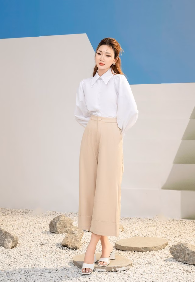 Áo sơ mi cổ đức cách điệu - điểm nhấn sang trọng cho nàng- Ảnh8. Áo sơ mi cổ đức cách điệu - điểm nhấn sang trọng cho nàng- Ảnh8.