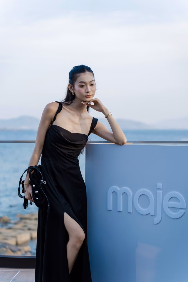 Katie Katie mặc slip dress gợi cảm