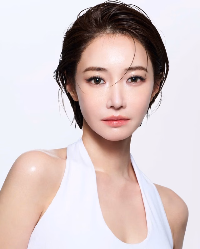 Go Jun Hee với mái tóc tém thời thượng Go Jun Hee với mái tóc tém thời thượng