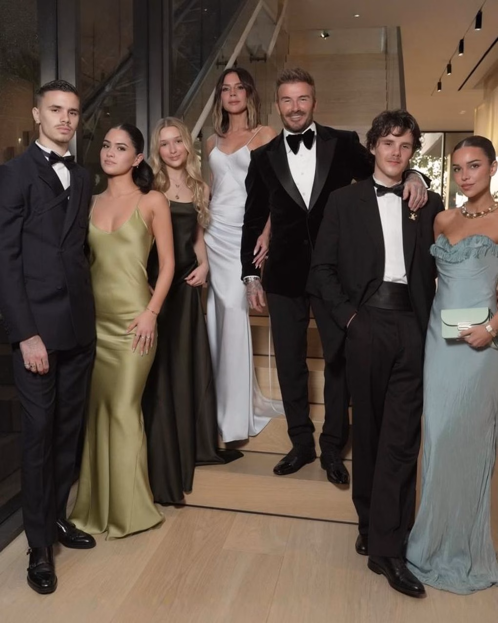 Kim Turnbull và gia đình Beckham Kim Turnbull trong tiệc sinh nhật David Beckham