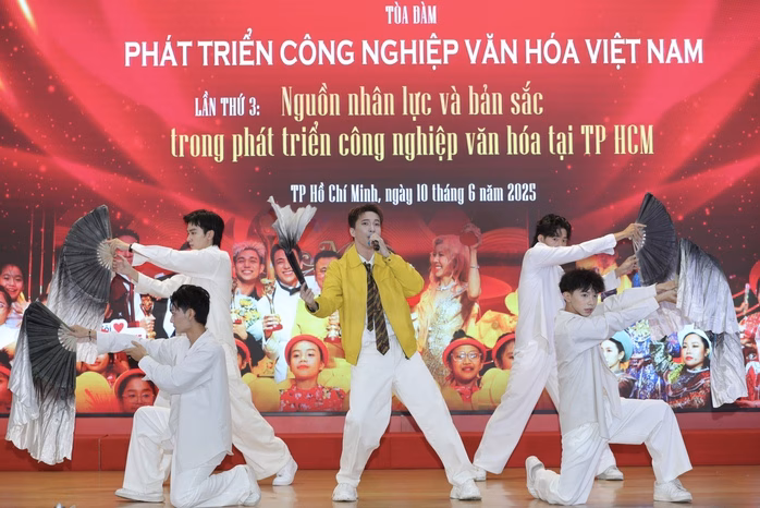 Tiết mục biểu diễn tại tọa đàm Tiết mục biểu diễn tại tọa đàm