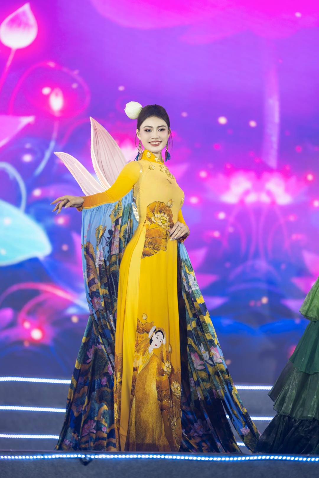 Hoa hậu Hoàng Châu Anh