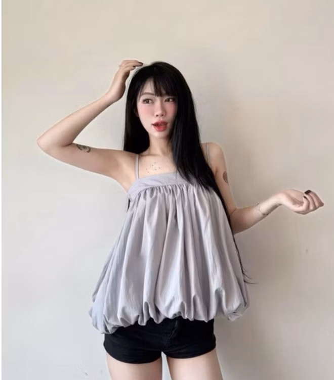 Áo hai dây và quần shorts