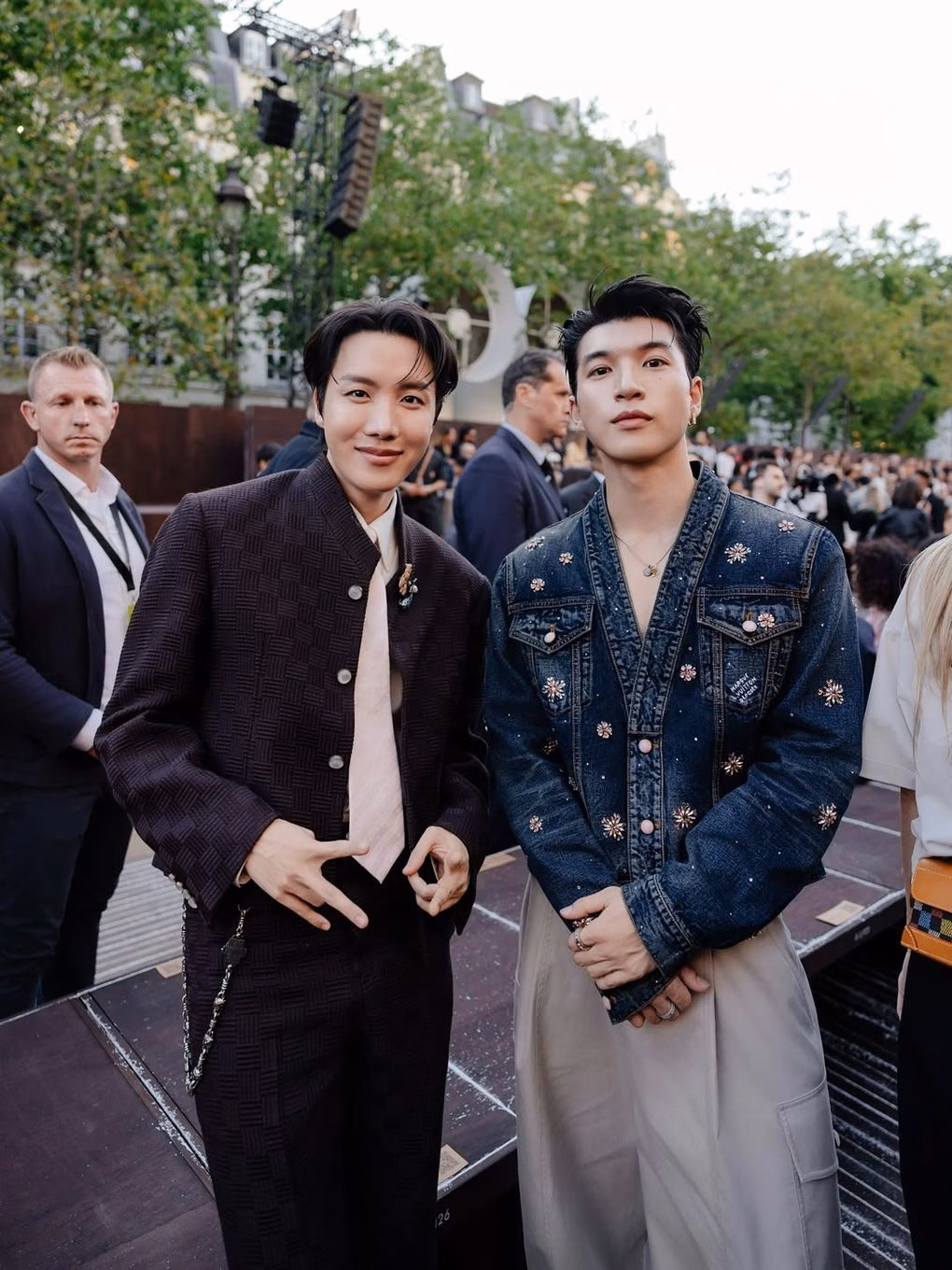 HIEUTHUHAI và J-Hope