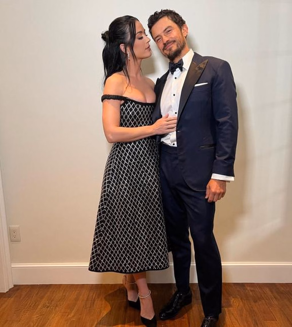 Katy Perry và Orlando Bloom bên con gái Katy Perry và Orlando Bloom bên con gái