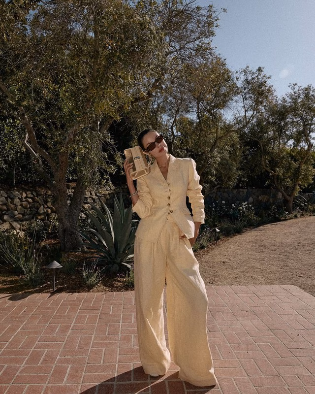 Quần ống rộng phối với áo blazer linen Quần ống rộng phối với áo blazer linen