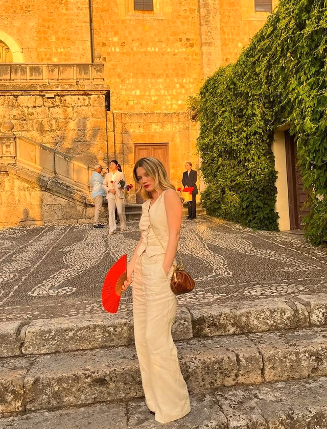 Áo gile vest và quần linen ống rộng Áo gile vest và quần linen ống rộng