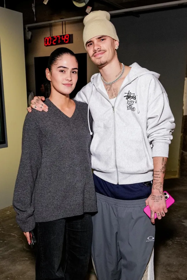 Romeo Beckham và Kim Turnbull Romeo Beckham và Kim Turnbull