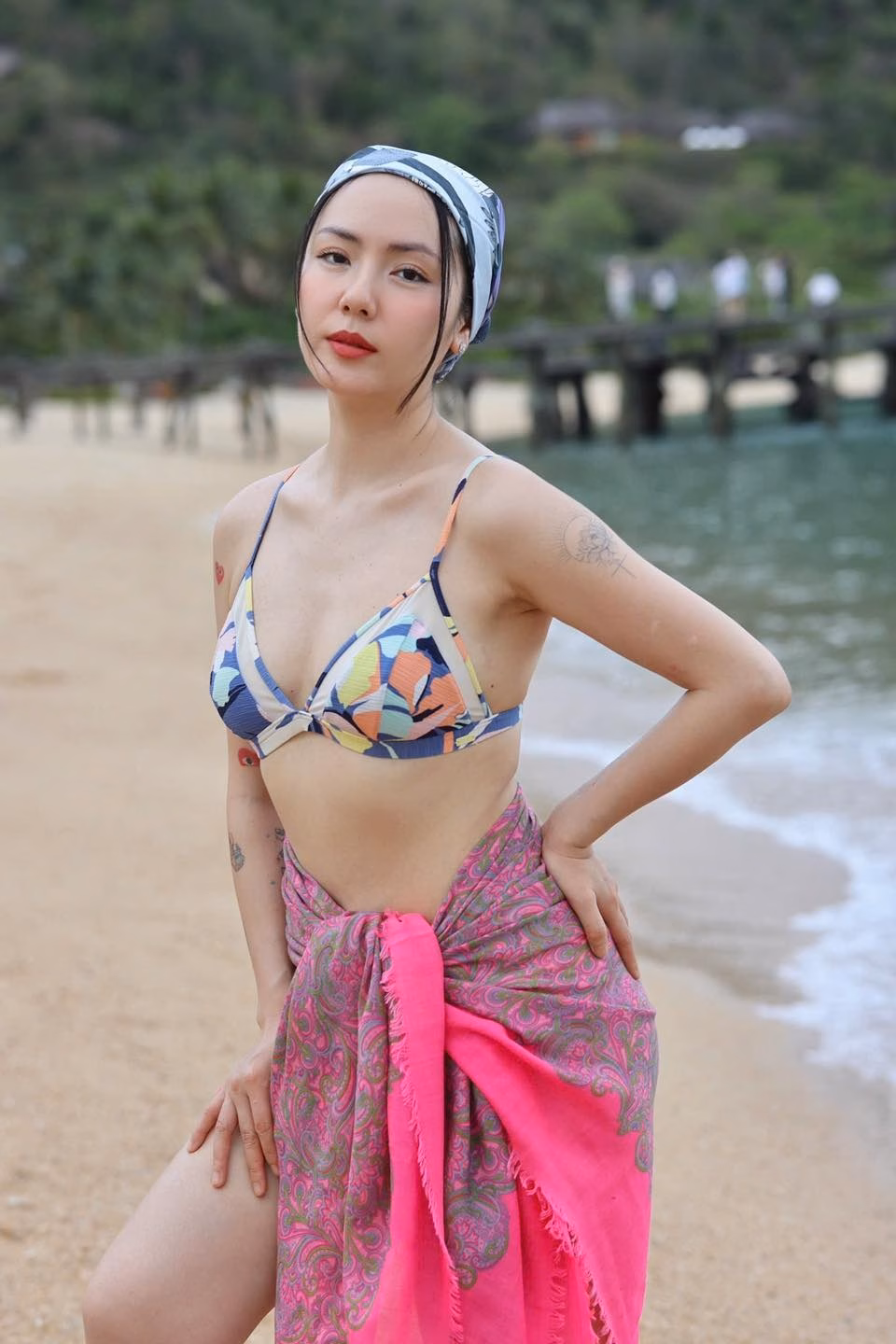 Phương Linh diện bikini họa tiết Phương Linh diện bikini họa tiết