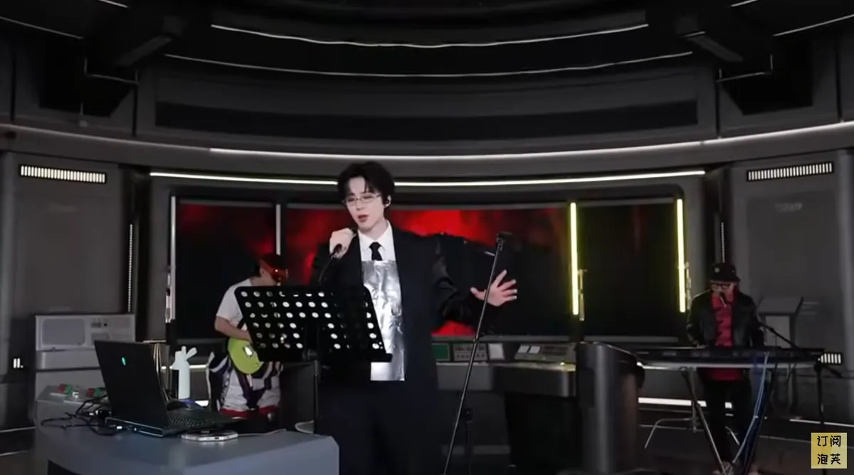 Lưu Vũ Ninh trong đêm nhạc trực tuyến Lưu Vũ Ninh trong đêm nhạc trực tuyến