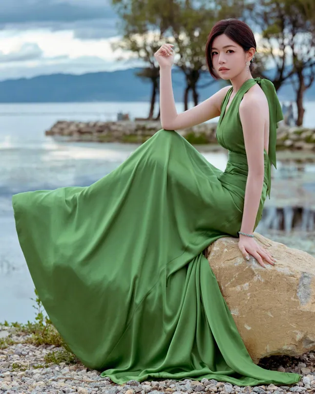 Trần Nghiên Hy Trần Nghiên Hy bên hồ Nhĩ Hải