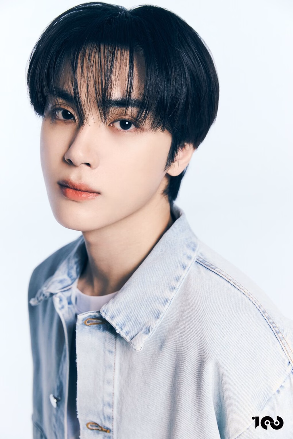 Nam thần tượng K-Pop bị chấm dứt hợp đồng Nam thần tượng K-Pop bị chấm dứt hợp đồng