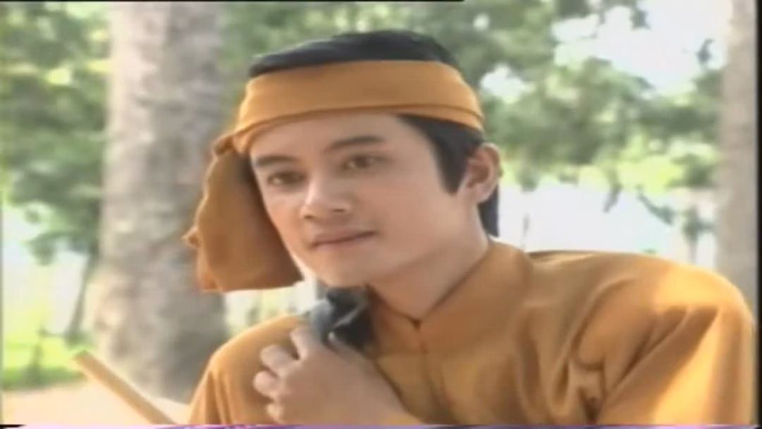 Ca sĩ Tô Thanh Phương ngã từ lầu 2, hồi hộp vượt qua cửa tử Ca sĩ Tô Thanh Phương hát Ngẫu hứng lý qua cầu - Nguồn: Vafaco Official