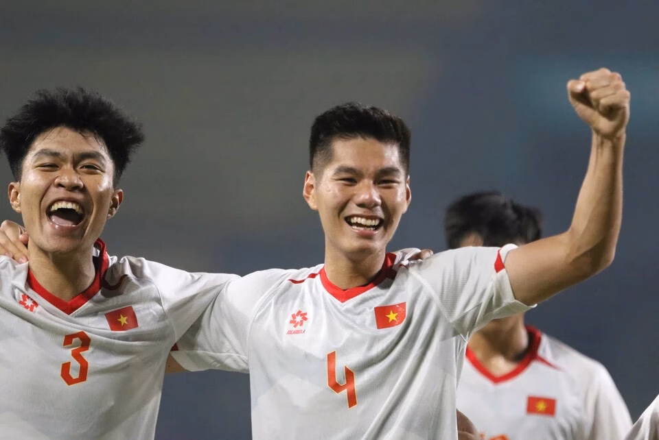 Khuất Văn Khang tin U23 Việt Nam lập hat-trick vô địch