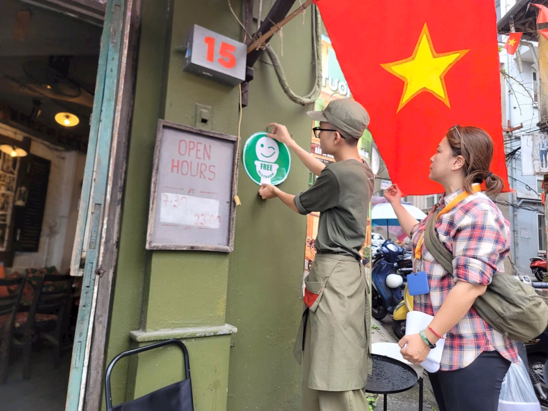 Hà Nội triển khai nhà vệ sinh miễn phí cho du khách Phó Chủ tịch UBND phường Ba Đình Nguyễn Dân Huy. Ảnh: MH