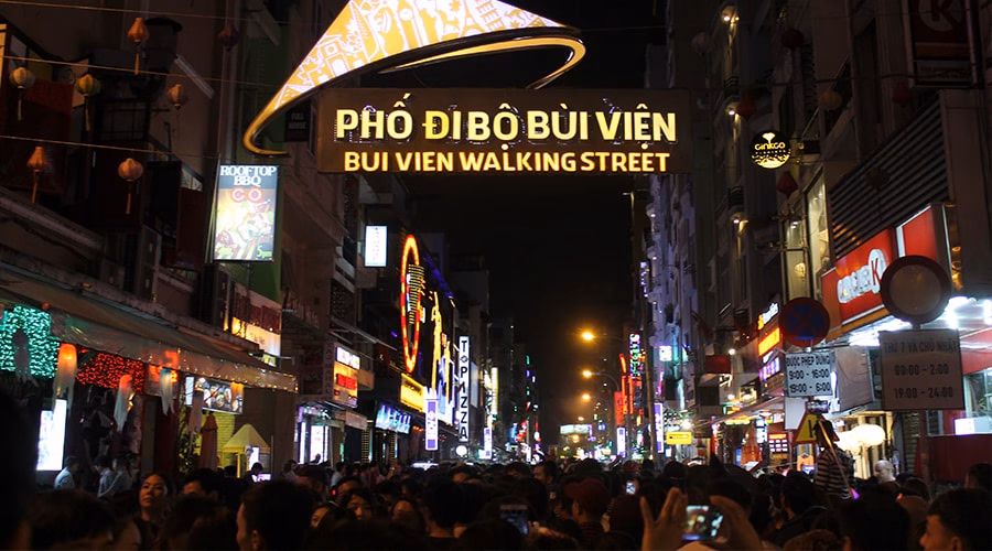 Phố đi bộ Bùi Viện