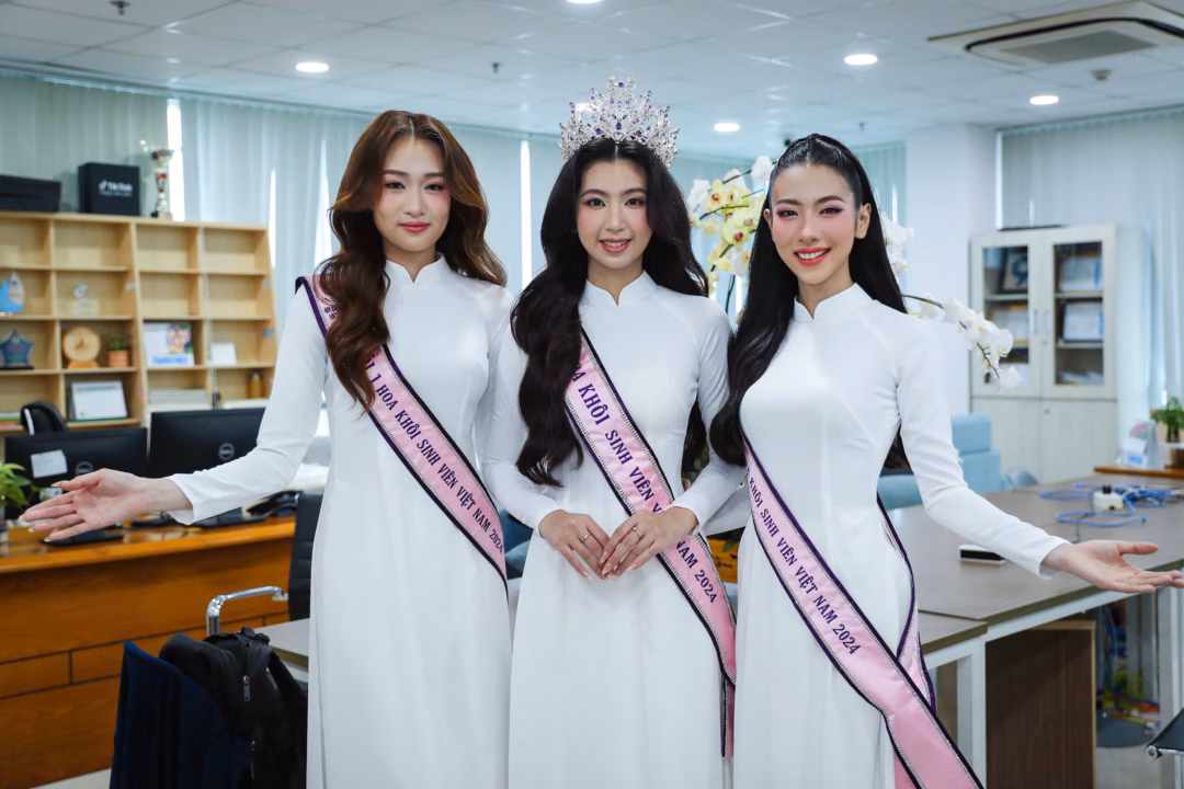 Hoa khôi sinh viên Việt Nam 2024: ‘Gu’ người yêu và hành trình chinh phục vương miện Ban tổ chức và top 3 Hoa khôi Sinh viên Việt Nam 2024 tại buổi giao lưu