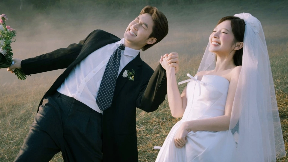 Kai Đinh ra mắt EP 1+1=đôi: Âm nhạc tình yêu trong khung ảnh cưới