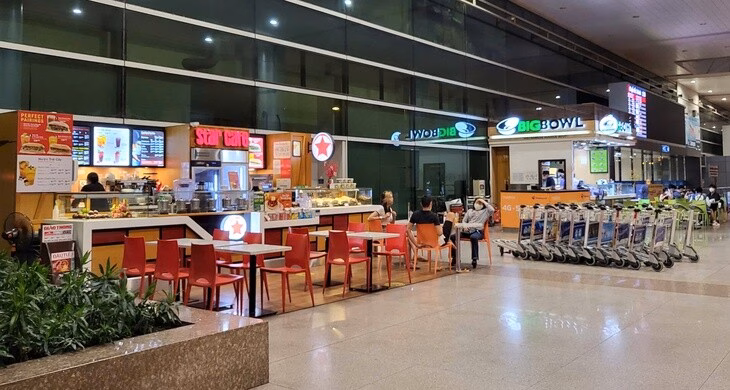 Kinh doanh ăn uống, dịch vụ phòng chờ ở sân bay lãi lớn Khi sân bay tấp nập, các hãng bán trà sữa, dịch vụ phòng chờ báo lãi lớn - Ảnh 5.