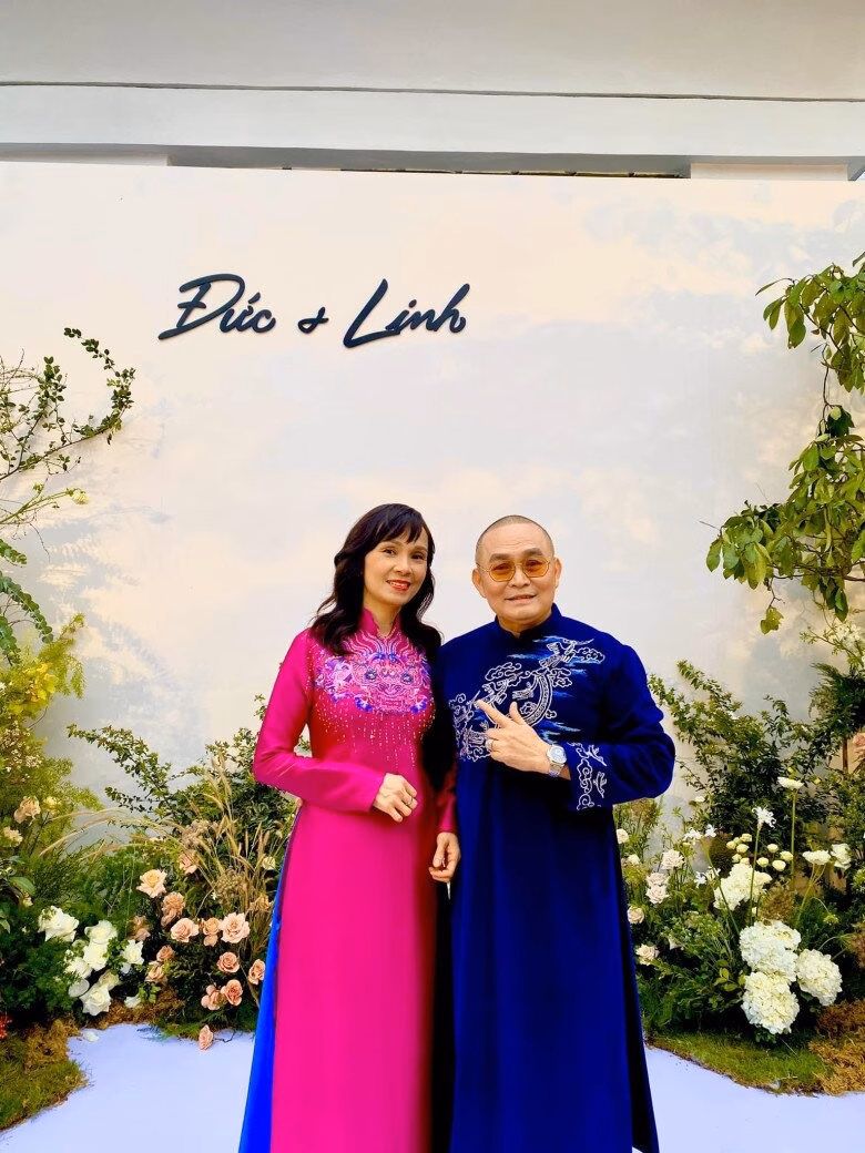 NSƯT Xuân Hinh hé lộ ảnh thời trẻ với diva Hồng Nhung NSƯT Xuân Hinh hài hước thừa nhận tán được vợ nhờ vào nhan sắc.