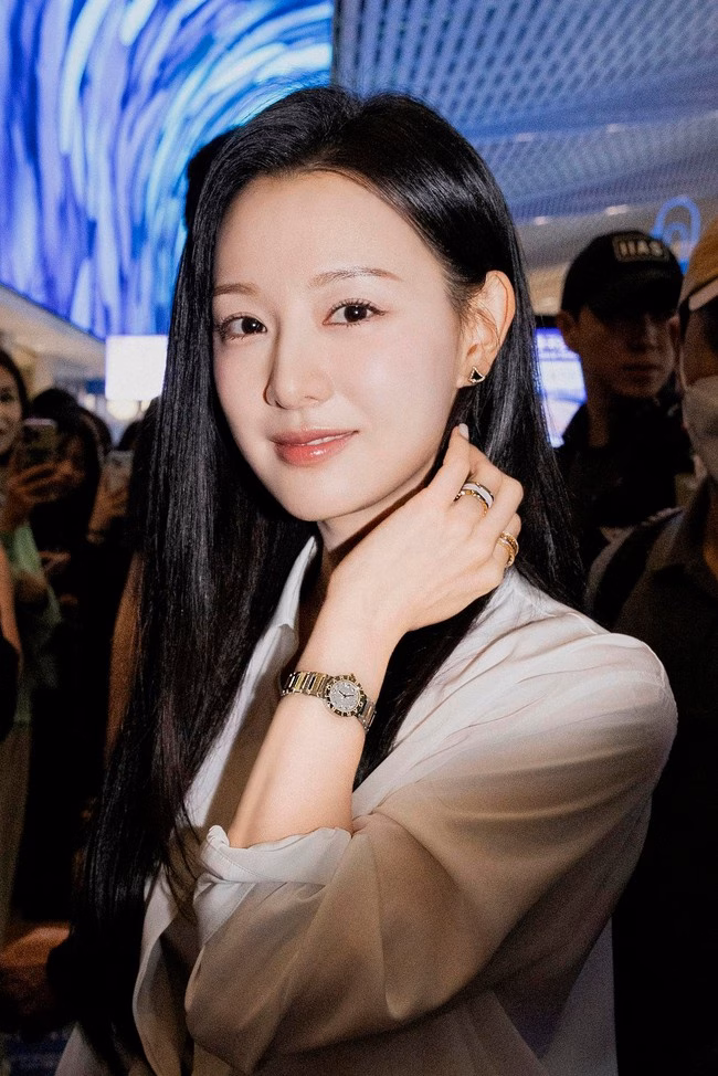 Nữ diễn viên Hàn bật mí bí quyết da căng mọng nhờ uống nước luộc loại rau này Món nước dân dã người Việt thường đổ đi Kim Ji Won lại chăm uống để da trắng mịn, căng mọng collagen, còn trữ đầy tủ lạnh dùng dần khi bận rộn - Ảnh 4.