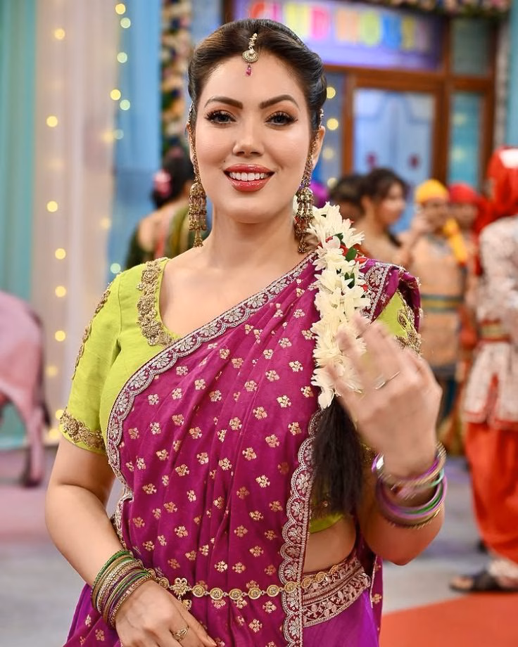 Sao Bollywood khoe sắc tại sự kiện thảm đỏ TMKOC's Munmun Dutta, Sunayana Fozdar & Palak Sindhwani Blossom In Ethnic Looks With Floral Hairstyles 957321
