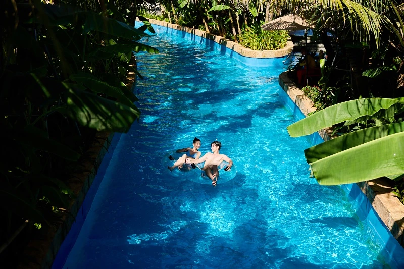 Sun World Sam Son: Giảm gần 30% giá vé trong mùa hè Du khách thư giãn trên “sông lười” tại Sun World Sam Son. Nguồn ảnh: Sun World