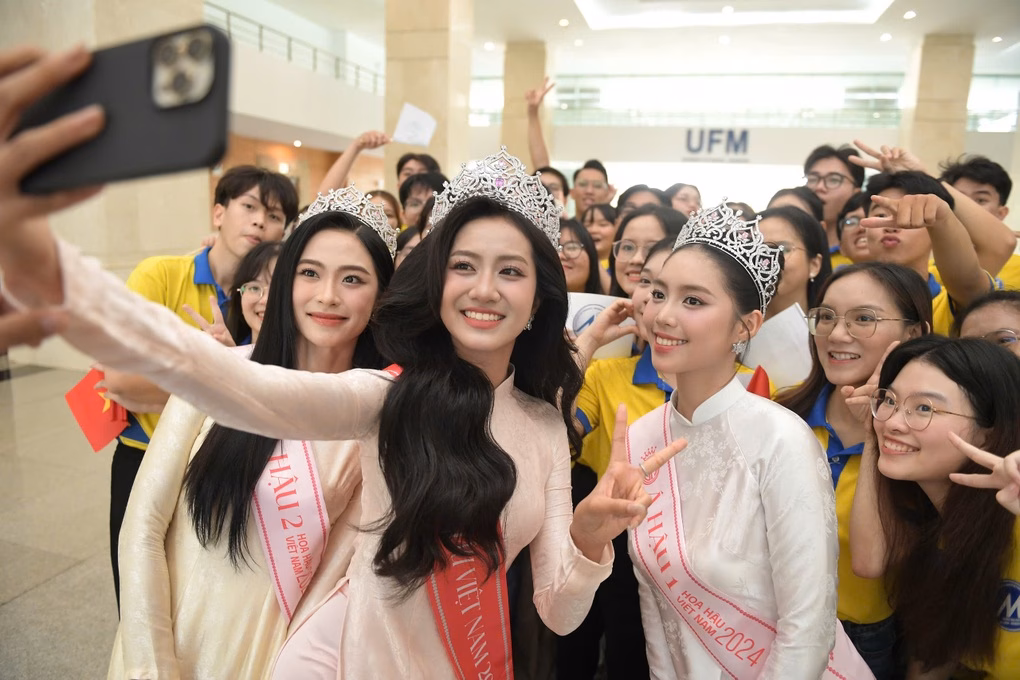 Top 3 Hoa hậu Việt Nam 2024 giao lưu với sinh viên