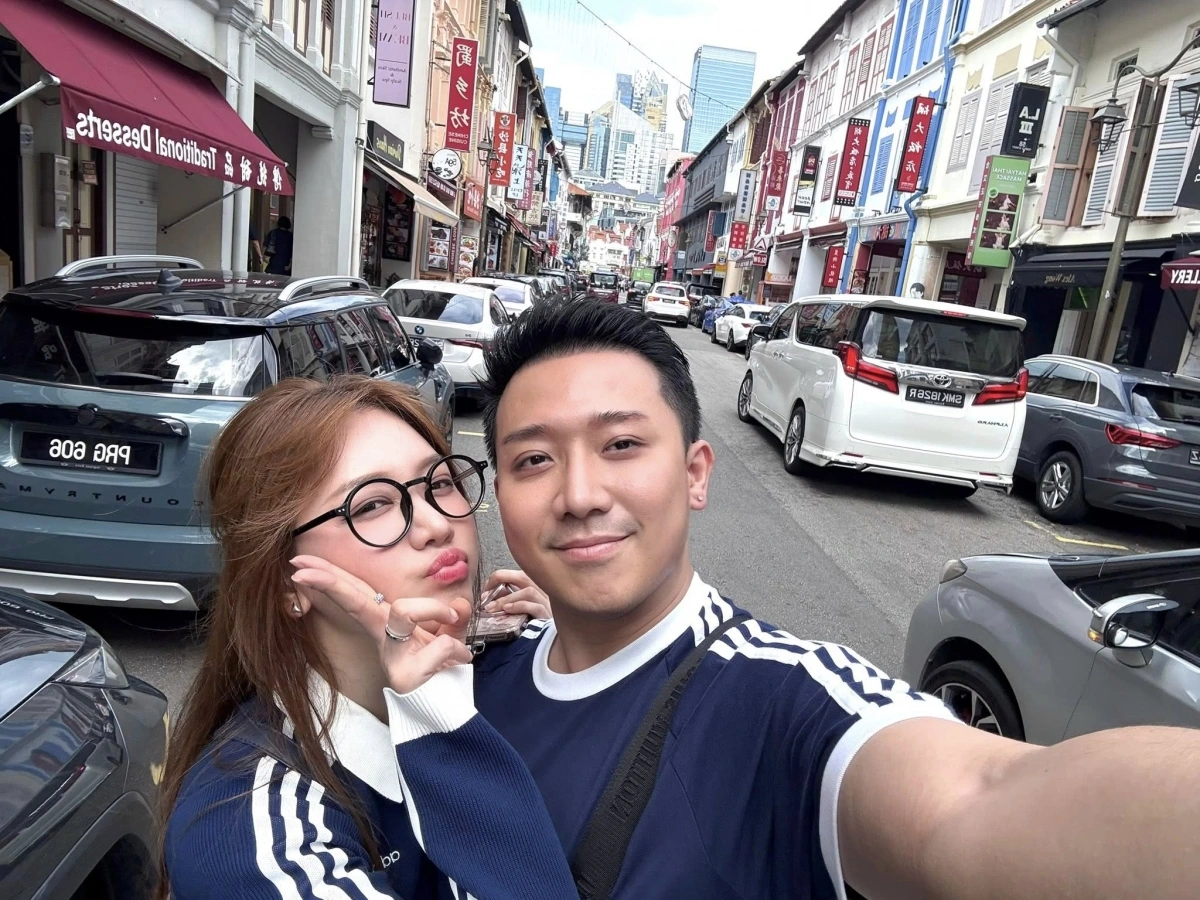 Trấn Thành và Hari Won – 8 Năm Hạnh Phúc Bên Nhau Trong một cuộc phỏng vấn gần đây, Hari Won tâm sự cô không biết có thể sinh con được không do từng mắc ung thư và trải qua hai cuộc phẫu thuật. Đổi lại, cô thấy may mắn vì có ông xã Trấn Thành ở bên chăm sóc, động viên.