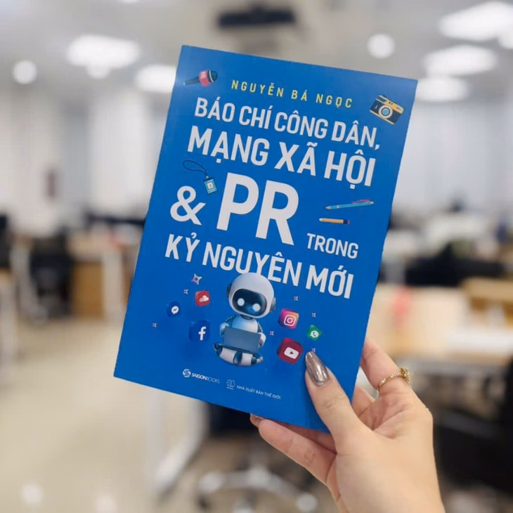 Tuần này trên màn ảnh: Cuộc tranh tài của các đội và suất chiếu đặc biệt của Conan Sách Báo chí công dân, mạng xã hội và PR trong kỷ nguyên mới - Ảnh: NXB