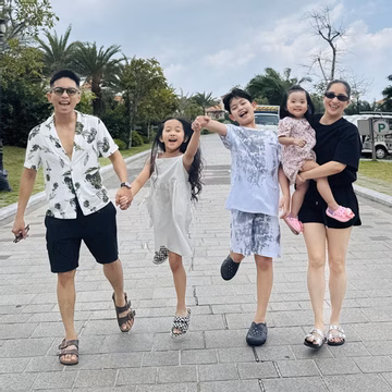 Bí quyết giữ nhan sắc của Hoa hậu Thanh Hằng sau 20 năm: Da vẫn mịn màng nhờ thói quen chăm sóc đơn giản Khánh Thi - Phan Hiển đưa các con đi nghỉ hè, khán giả khen 'cả nhà đẹp như tranh'