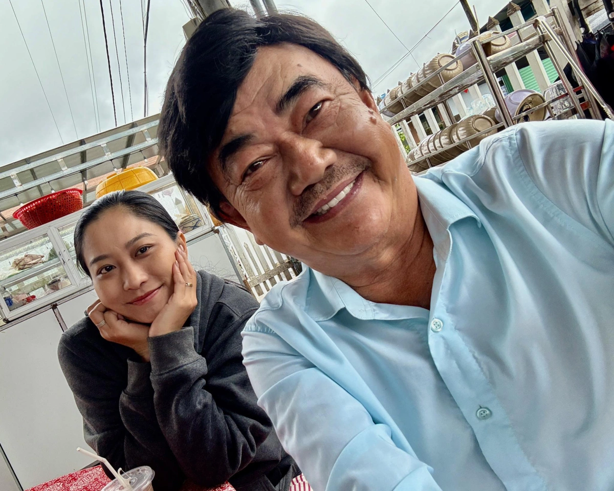 Diễn viên Việt Anh đưa bạn gái cùng đi quay phim mới.