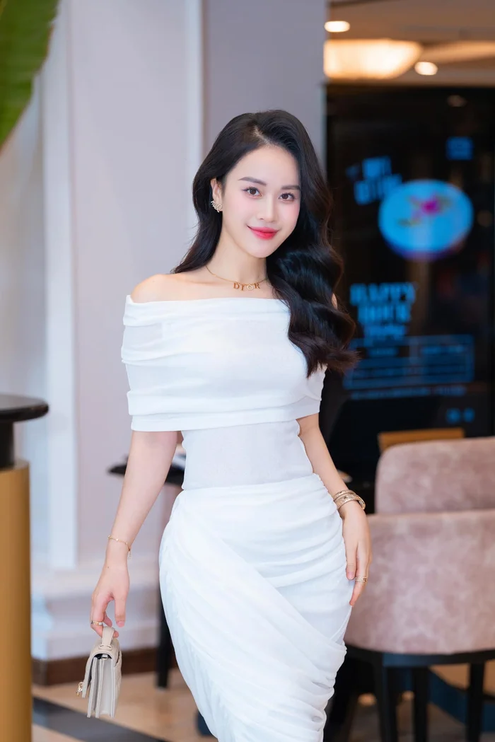 MC Ngô Mai Phương vẫn chăm chỉ làm việc trong thời gian mang bầu. Ảnh: FBNV