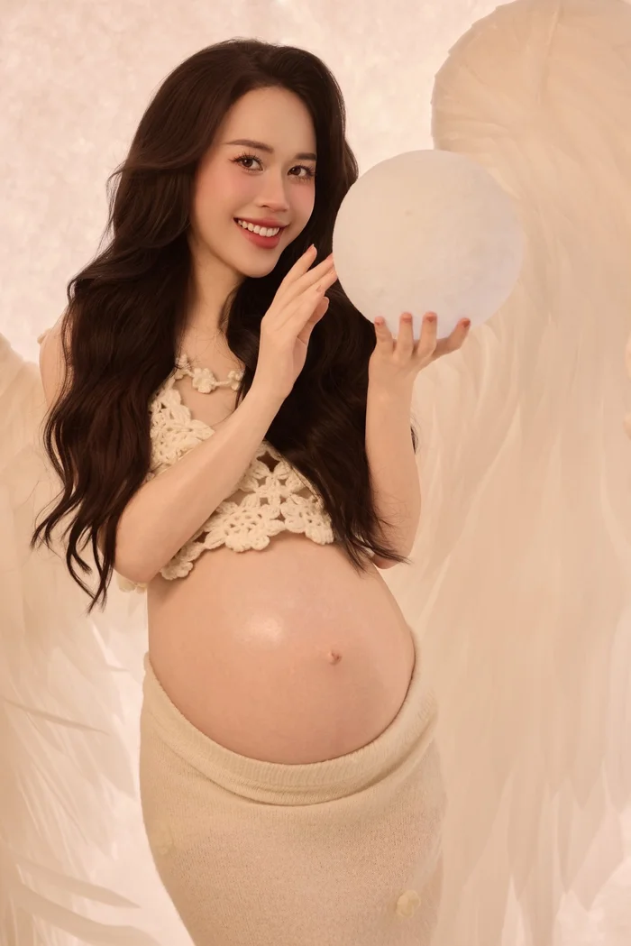 MC Ngô Mai Phương đã thực hiện nhiều ảnh bầu trước khi sinh con thứ hai. Ảnh: FBNV