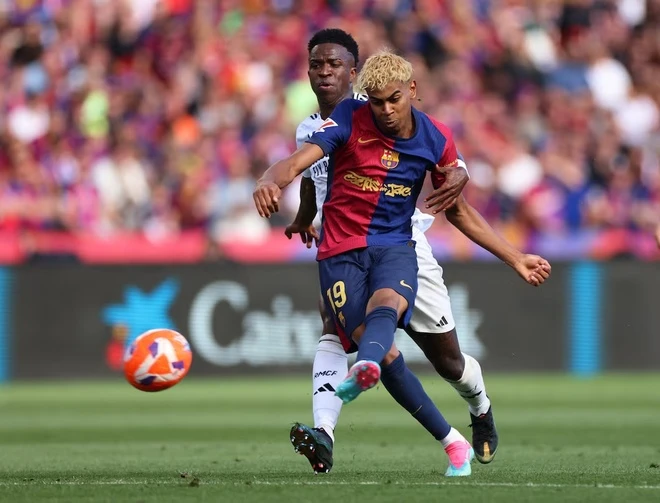 Rashford đến Tây Ban Nha, chuẩn bị gia nhập Barcelona 4 bàn thắng của Barca vào lưới Real Đêm 11/5, Barcelona đánh bại Real Madrid 4-3 ở vòng 35, qua đó chạm một tay vào chức vô địch La Liga.