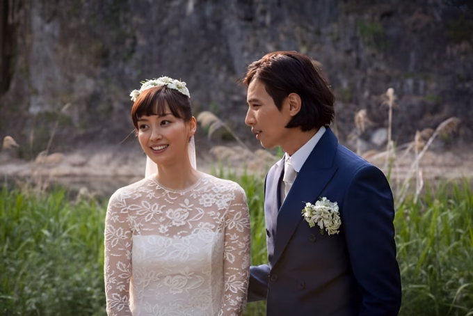 Won Bin và Lee Na Young cùng xuất hiện trước công chúng sau 4 năm ‘ở ẩn’ Won Bin và vợ, Lee Na Young. Ảnh: Instagram