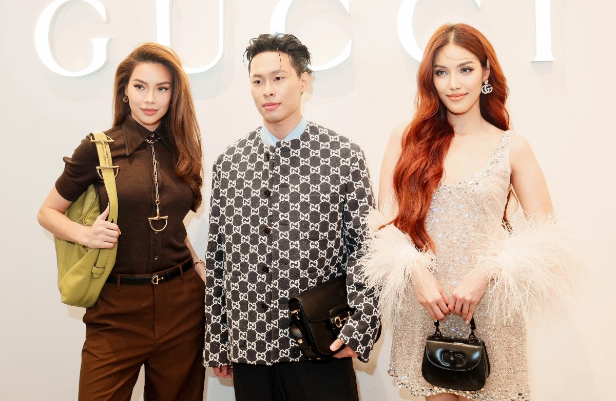 Mai Davika và Hồ Ngọc Hà gây chú ý tại khai trương cửa hàng Gucci Xiêm y bắt sáng kèm khăn choàng lông vũ giúp hoa khôi Lan Khuê (bên phải) ghi dấu ấn riêng.