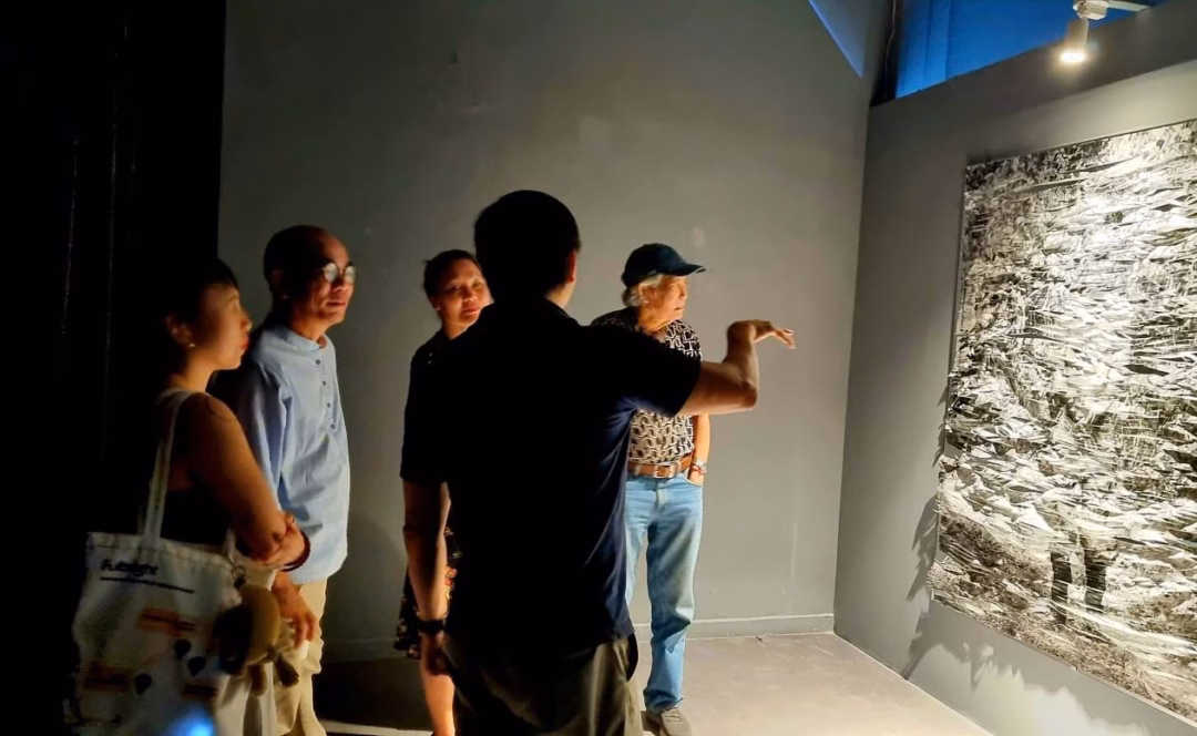 Phan Quang giới thiệu triển lãm “Sóng vỗ cát trời” tại Hà Nội