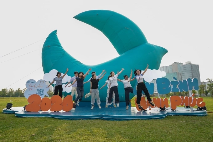 M&ocirc; h&igrave;nh ch&uacute; chim xanh tại c&ocirc;ng vi&ecirc;n Thủ Thi&ecirc;m, TP.HCM &ndash; điểm check‑in thu h&uacute;t giới trẻ