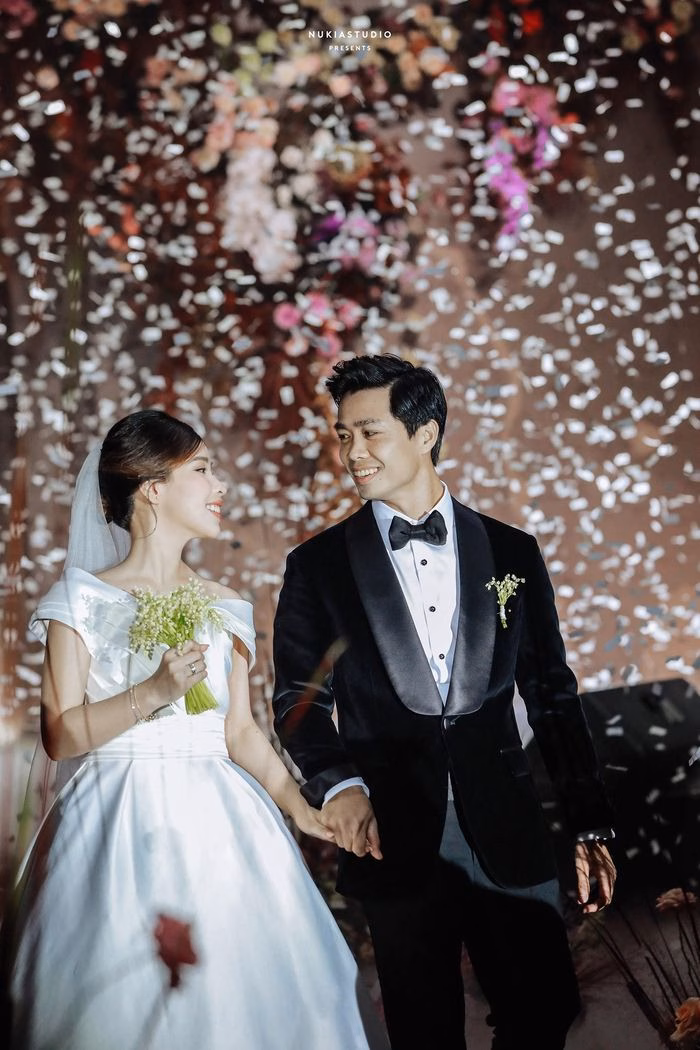 Vi&ecirc;n Minh trong trang phục c&ocirc;ng sở