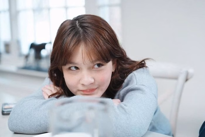 Diễn viên nhí Nina Nutthacha Padovan chuẩn bị cho vai diễn trong Phí Phông