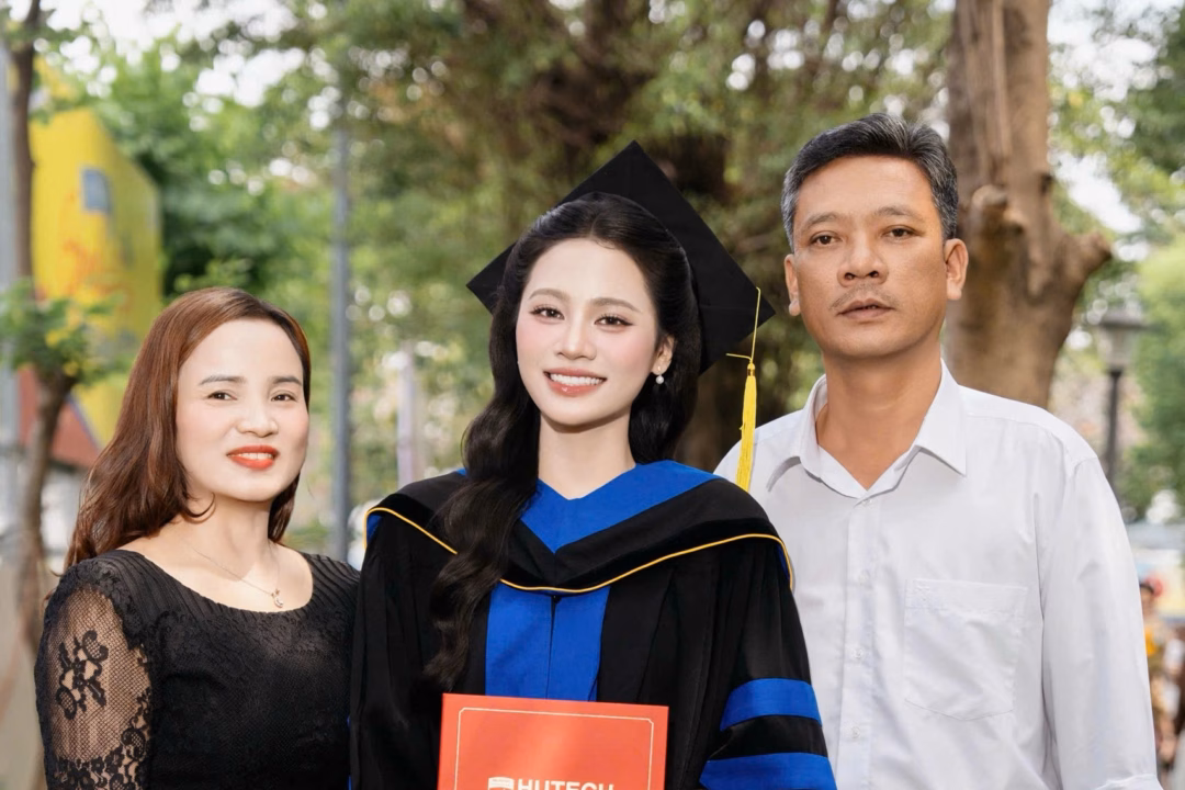 Đinh Như Phương rạng rỡ trong ngày nhận bằng Thạc sĩ Hoa hậu Đinh Như Phương tốt nghiệp thạc sĩ